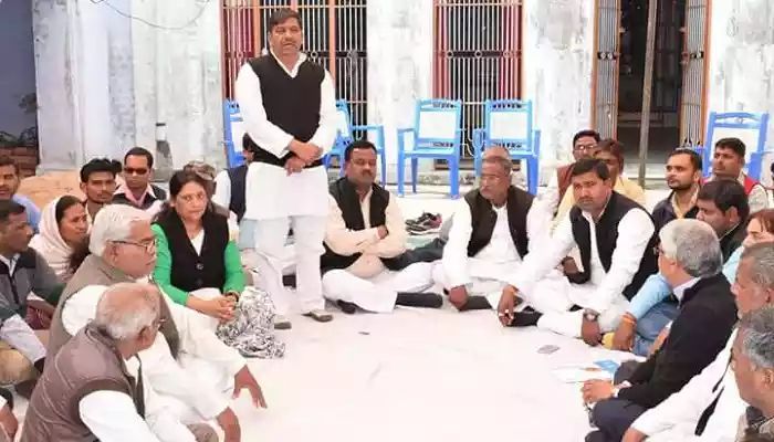 समाज पर हो रहे उत्पीड़न को लेकर यादव महासभा ने की बैठक, भाजपा सरकार को कोसा