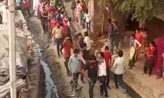 बदायूं में अनुसूचित जाति के लोगों को पीटते हुए गांव में घुमाया, घटना का वीडियो वायरल