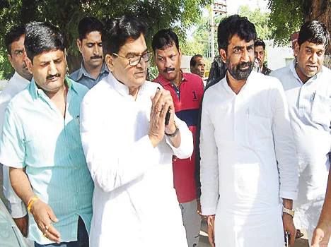 जेल में X-MP प्रदीप यादव से मिलने आए रामगोपाल जेल में X-MP प्रदीप यादव से मिलने आए रामगोपाल