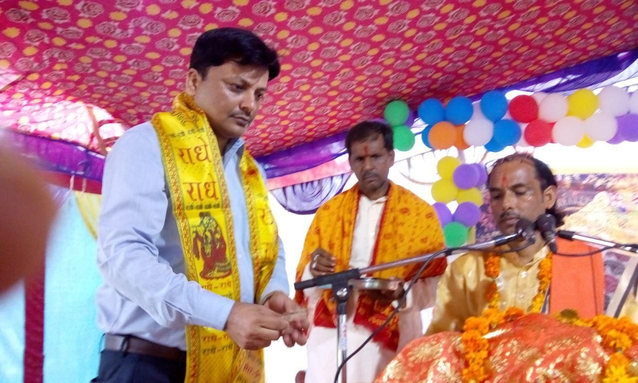 ब्रह्मदेव समाज के तत्वावधान में आयोजित श्रीमद्भागवत कथा में उमड़ रही है भीड़ ब्रह्मदेव समाज के तत्वावधान में आयोजित श्रीमद्भागवत कथा में उमड़ रही है भीड़