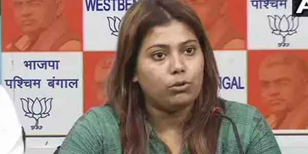 रिहा होने के बाद बोलीं प्रियंका, मुझसे जबरन माफीनामे पर साइन कराया रिहा होने के बाद बोलीं प्रियंका, मुझसे जबरन माफीनामे पर साइन कराया