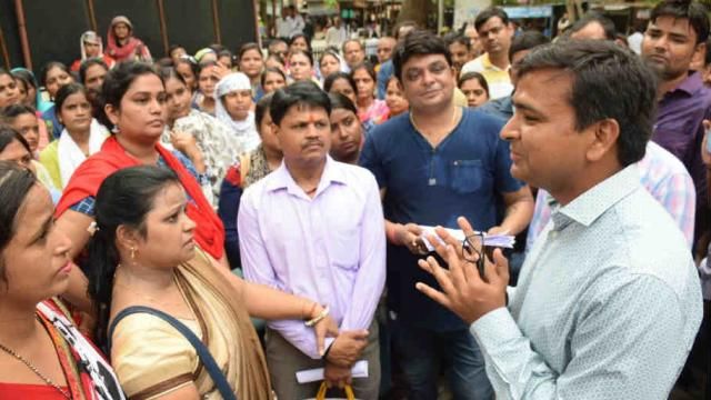 मनमाफिक स्कूलों में तैनाती को लेकर शिक्षिकाओं ने किया प्रदर्शन मनमाफिक स्कूलों में तैनाती को लेकर शिक्षिकाओं ने किया प्रदर्शन