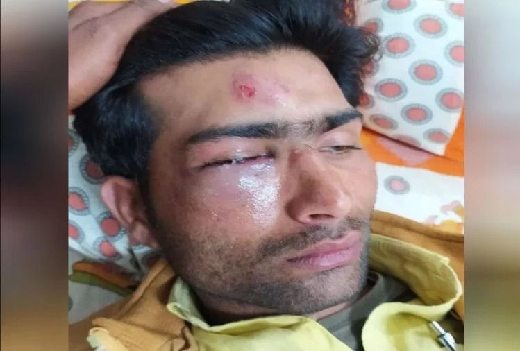 थाने में समर्थक की पैरवी करना भाजपा नेता को पड़ा भारी, पुलिसकर्मियों ने जमकर पीटा