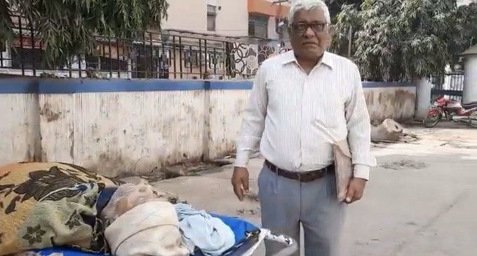 गणितज्ञ वशिष्ठ नारायण को बिहार सरकार का PMCH नहीं दे सका एंबुलेंस गणितज्ञ वशिष्ठ नारायण को बिहार सरकार का PMCH नहीं दे सका एंबुलेंस