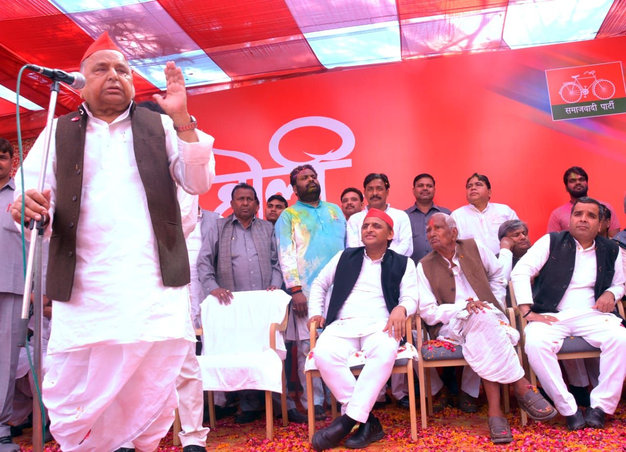 हर गरीब के घर पूड़ी पकवान बने तभी असली त्योहार सम्भव : मुलायम सिंह यादव हर गरीब के घर पूड़ी पकवान बने तभी असली त्योहार सम्भव : मुलायम सिंह यादव