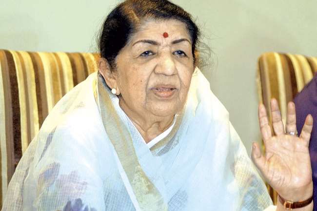 लता दीदी की तबीयत में सुधार, अमेरिकी डॉक्टर कर चुके जांच लता दीदी की तबीयत में सुधार, अमेरिकी डॉक्टर कर चुके जांच