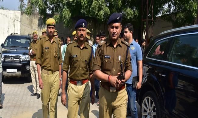 लखनऊ में लक्जरी कारों की चोरी के मामले में दो अरेस्ट-मास्टरमाइंड की तलाश लखनऊ में लक्जरी कारों की चोरी के मामले में दो अरेस्ट-मास्टरमाइंड की तलाश