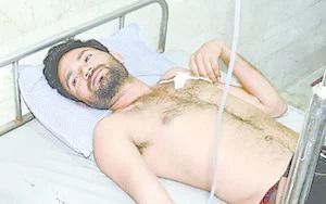 इलाहाबाद विश्वविद्यालय में क्लास में घुसकर छात्र को मारी गोली इलाहाबाद विश्वविद्यालय में क्लास में घुसकर छात्र को मारी गोली