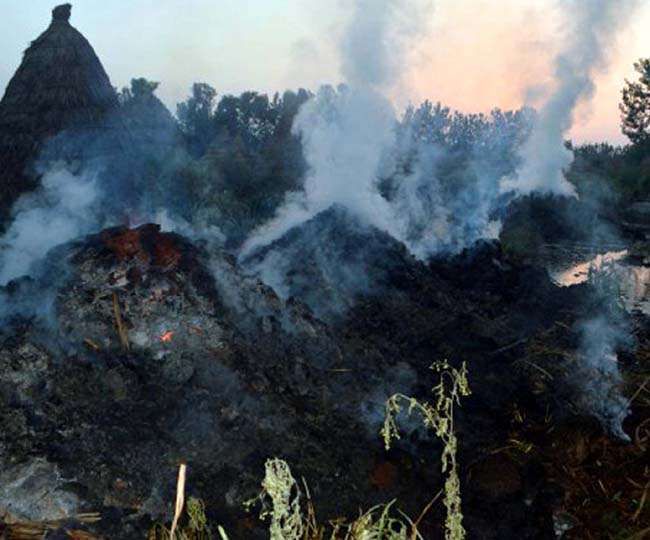 सहारनपुर जातीय हिंसाः सैकड़ों राजपूतानियों ने किया थाने पर प्रदर्शन सहारनपुर जातीय हिंसाः सैकड़ों राजपूतानियों ने किया थाने पर प्रदर्शन
