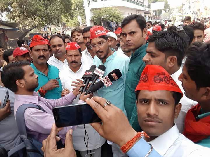 सपाइयों की ललकार ललई यादव पर आँच आयीं तो भर देंगे जेल -जेपी यादव सपाइयों की ललकार ललई यादव पर आँच आयीं तो भर देंगे जेल -जेपी यादव