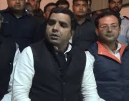 बदायूं से सपा सांसद धर्मेंद्र यादव ने आरोप लगाया  गुन्नौर, बहजोई मंडी समिति स्ट्रोंग रूम के बाहर ताले से सील ग़ायब है