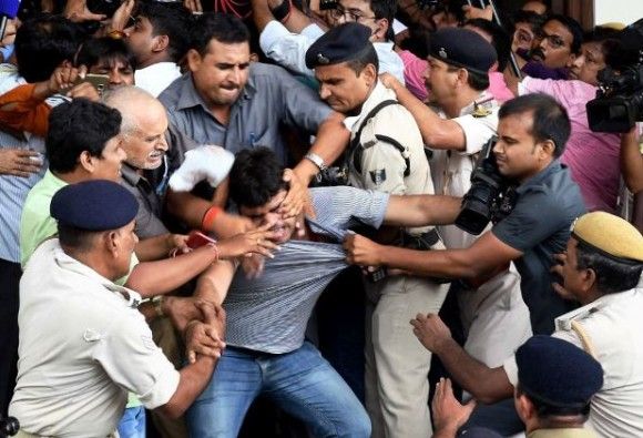 बिहार में पत्रकार थुरा गये...: श्रीमुख बिहार में पत्रकार थुरा गये...: श्रीमुख
