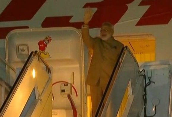अमेरिका पहुंचे पीएम मोदी, राष्ट्रपति ट्रंप ने पीएम को बताया सच्चा दोस्त अमेरिका पहुंचे पीएम मोदी, राष्ट्रपति ट्रंप ने पीएम को बताया सच्चा दोस्त