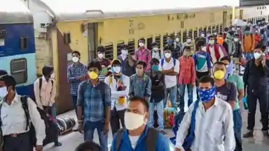 लॉक डाउन, प्रवासी मजदूर और रेलवे की भूमिका – प्रोफेसर (डॉ.) योगेन्द्र यादव लॉक डाउन, प्रवासी मजदूर और रेलवे की भूमिका – प्रोफेसर (डॉ.) योगेन्द्र यादव