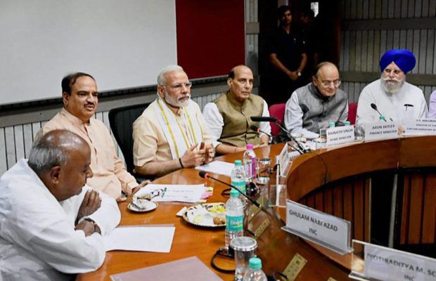 गोरक्षकों पर कड़ी कार्रवाई करे राज्य सरकारें : पीएम मोदी गोरक्षकों पर कड़ी कार्रवाई करे राज्य सरकारें : पीएम मोदी