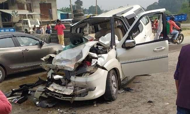 आजमगढ़ में ट्रक और टाटा सफारी में टक्कर के बाद तीन लोगों की मौत, चार गंभीर आजमगढ़ में ट्रक और टाटा सफारी में टक्कर के बाद तीन लोगों की मौत, चार गंभीर