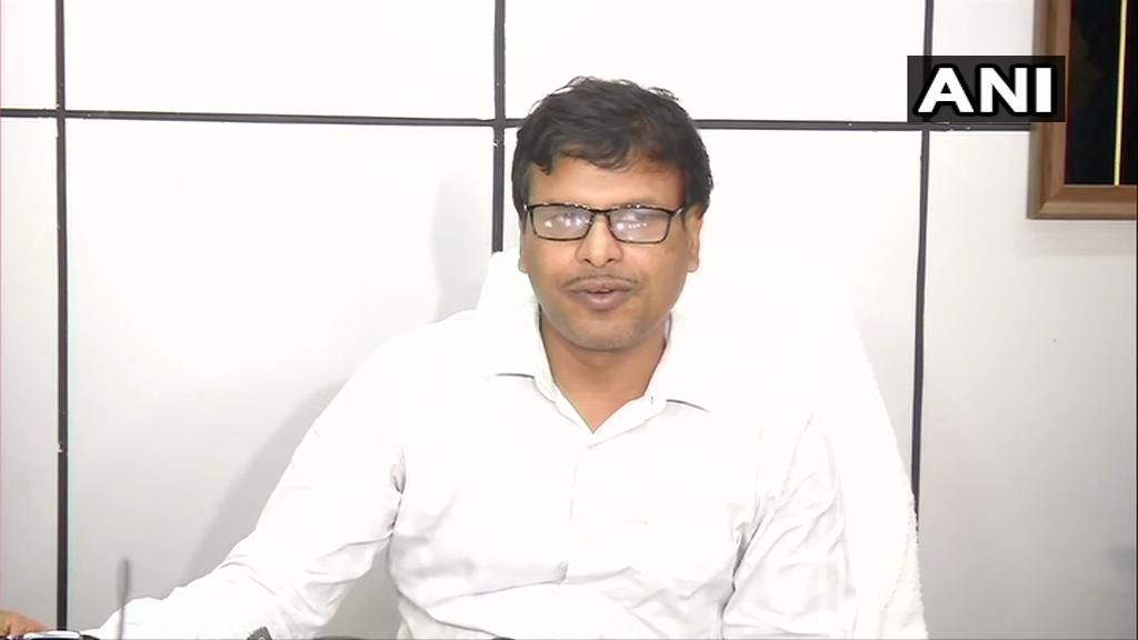 भुवनेश्वर में मौसम विभाग के डायरेक्टर ने कहा कि फोनी चक्रवात के लैंडफॉल की प्रक्रिया शुरू हो गई है। 8 से 11 बजे के बीच यह तट पर पहुंच सकता है।