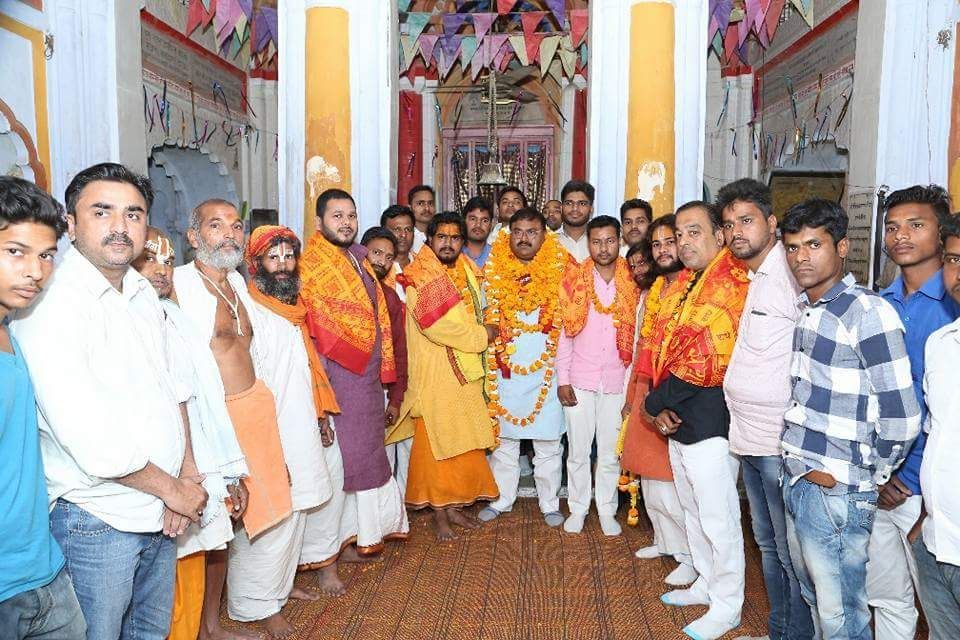 फैज़ाबाद सपा महानगर अध्यक्ष का सपा नेताओं व साधु सन्तो ने किया जोरदार स्वागत फैज़ाबाद सपा महानगर अध्यक्ष का सपा नेताओं व साधु सन्तो ने किया जोरदार स्वागत