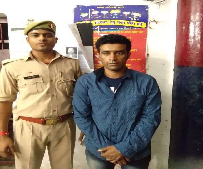 लखनऊ एयरपोर्ट पर फर्जी पासपोर्ट के साथ बांग्लादेशी चढ़ा हत्थे लखनऊ एयरपोर्ट पर फर्जी पासपोर्ट के साथ बांग्लादेशी चढ़ा हत्थे