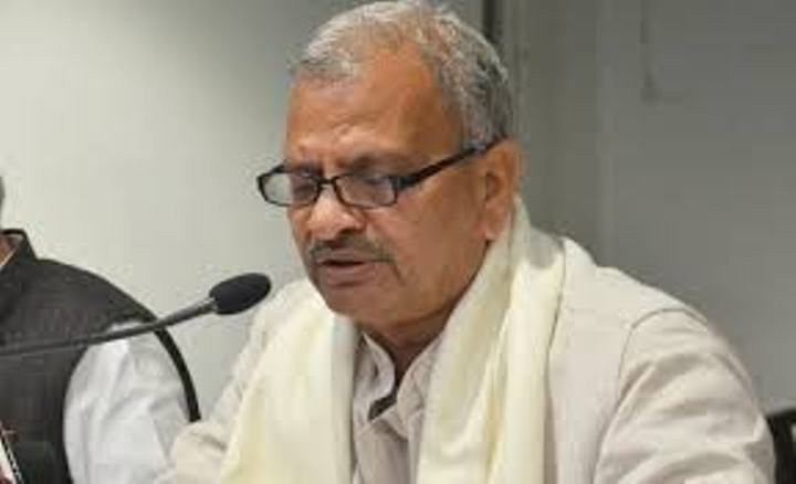 गड्ढों के नाम पर बीजेपी ने कमाए करोड़ों -नरेश उत्तम गड्ढों के नाम पर बीजेपी ने कमाए करोड़ों -नरेश उत्तम