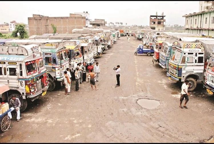 90 लाख ट्रक और 50 लाख बसों का चक्का जाम, और बढ़ेगी महंगाई 90 लाख ट्रक और 50 लाख बसों का चक्का जाम, और बढ़ेगी महंगाई