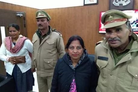 छुट्टी नहीं मिली तो दारोगाओं ने लिया रिटायरमेंट, बोले- पत्नी से बढ़कर कुछ नहीं