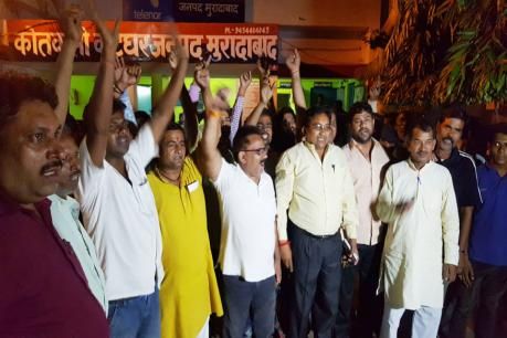 मुरादाबाद में भाजपा कार्यकर्ता की पुलिस ने की पिटाई, थाने में हंगामा मुरादाबाद में भाजपा कार्यकर्ता की पुलिस ने की पिटाई, थाने में हंगामा