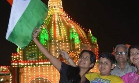 स्वतंत्रता दिवस के मौके जश्न में डूबा शहरे लखनऊ स्वतंत्रता दिवस के मौके जश्न में डूबा शहरे लखनऊ