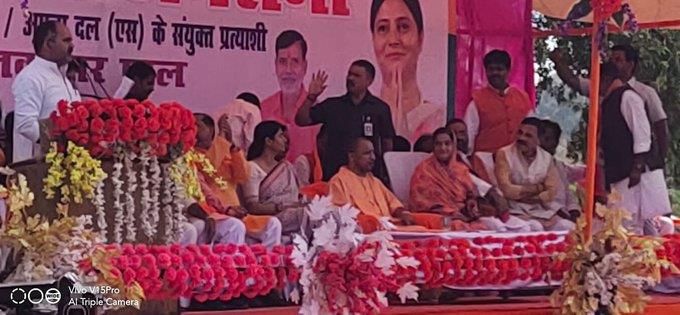 यूपी में लगातार गांधी परिवार के करीबी कांग्रेस का हाथ छोड़ रहे, राजकुमारी रत्ना सिंह ने बीजेपी ज्वाइन की, सीएम योगी ने दिलाई सदस्यता यूपी में लगातार गांधी परिवार के करीबी कांग्रेस का हाथ छोड़ रहे, राजकुमारी रत्ना सिंह ने बीजेपी ज्वाइन की, सीएम योगी ने दिलाई सदस्यता