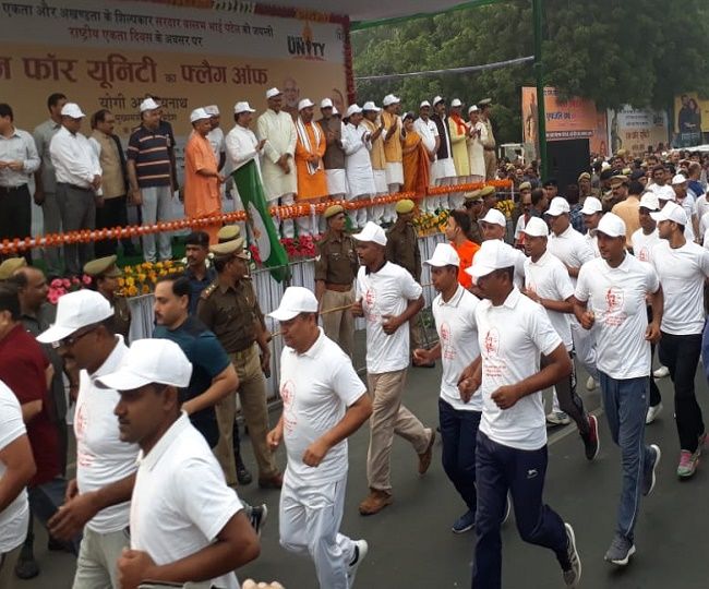 सीएम योगी ने रन फॉर यूनिटी को हरी झंडी दिखाकर रवाना किया सीएम योगी ने रन फॉर यूनिटी को हरी झंडी दिखाकर रवाना किया