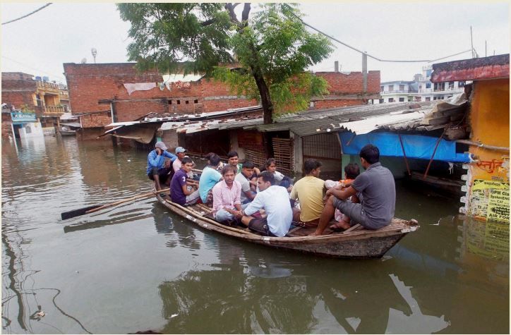 बलिया-एक दर्जन से अधिक गांवों मे घुसा बाढ़ का पानी,जल भराव और कटान के चलते आवागमन बंद,मनियर के ककरघट्टा में कटान जारी,लोग कर रहे पलायन बलिया-एक दर्जन से अधिक गांवों मे घुसा बाढ़ का पानी,जल भराव और कटान के चलते आवागमन बंद,मनियर के ककरघट्टा में कटान जारी,लोग कर रहे पलायन