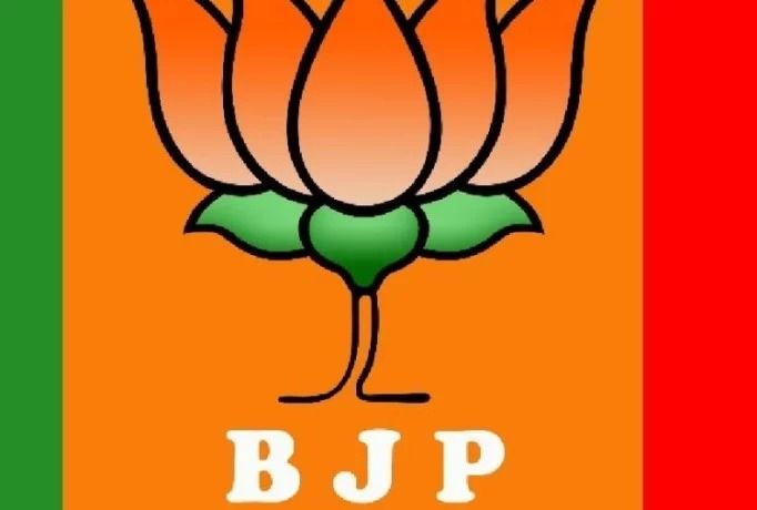 लखनऊ : गोरखपुर से उपेंद्र दत्त शुक्ल , और  फूलपुर लोकसभा से बीजेपी के प्रदेश मंत्री वाराणसी के पूर्व मेयर  कौशलेंद्र सिंह पटेल को प्रत्याशी घोषित किया