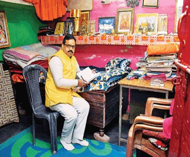 भाजपा ने झुग्गी में रहने वाले राजकुमार को बनाया है उम्मीदवार