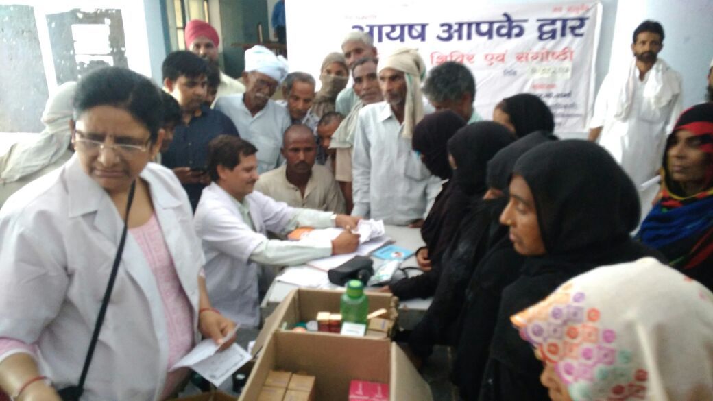 बिलारी तहसील परिसर में आयुर्वेदिक चिकित्सा शिविर लगाकर किया रोगियों का उपचार बिलारी तहसील परिसर में आयुर्वेदिक चिकित्सा शिविर लगाकर किया रोगियों का उपचार
