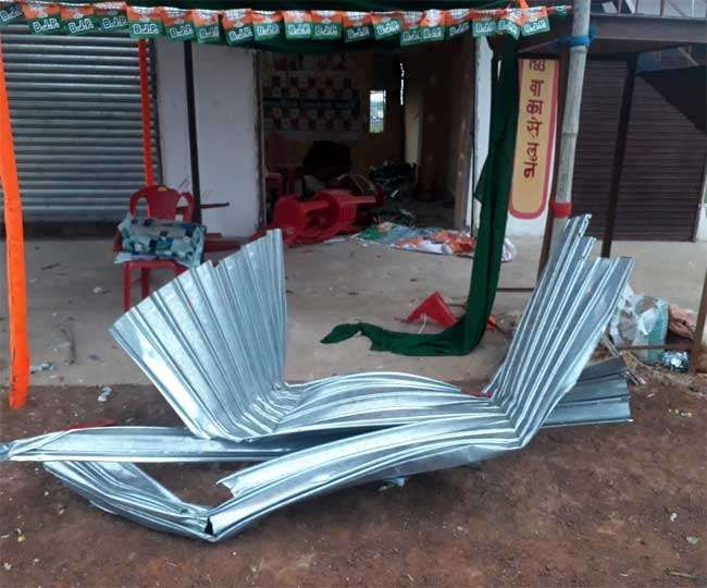 झारखंड के खरसावां में नक्सलियों ने भाजपा का कार्यालय उड़ाया झारखंड के खरसावां में नक्सलियों ने भाजपा का कार्यालय उड़ाया