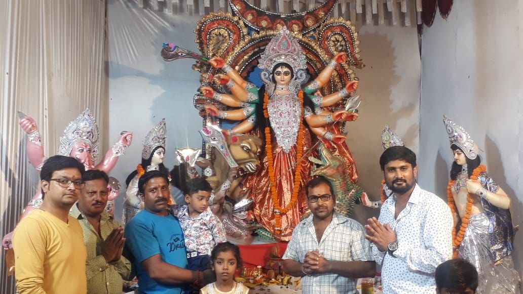 अयोध्या टेढ़ीबाजार चौराहे पर सजा दुर्गामां का भव्य दरबार, भक्तगण दर्शन पूजन को उमड़े अयोध्या टेढ़ीबाजार चौराहे पर सजा दुर्गामां का भव्य दरबार, भक्तगण दर्शन पूजन को उमड़े