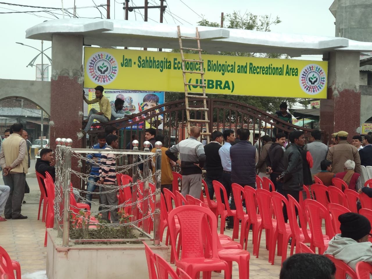 बाराबंकी को SDM सदर अजय द्विवेदी ने जनसहभागिता से दिया बड़ा तोहफा। मिला जेब्रा पार्क इसमे तालाब,स्विमिंग पूल,जिम बैडमिंटन कोर्ट, वालीबॉल, योग सेंटर ,कैफेटेरिया टेनिस क्लब आदि सुविधायें जनता को मिले