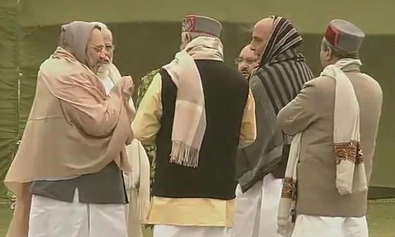 सदैव अटल पहुंचे पीएम मोदी, शाह-आडवाणी ने दी श्रद्धांजलि