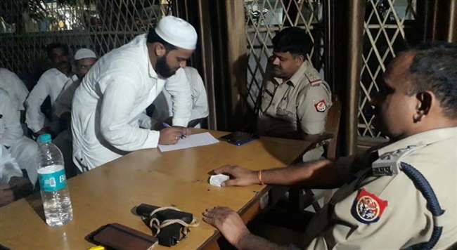 फिल्म स्टाइल में प्रेमी से शादी की जिद पर अड़ी युवती चाकू लेकर पहुंची थाने, कोतवाली में ही निकाह कराया फिल्म स्टाइल में प्रेमी से शादी की जिद पर अड़ी युवती चाकू लेकर पहुंची थाने, कोतवाली में ही निकाह कराया