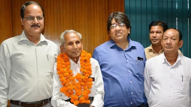CM योगी के पिता बोले, मेरा बेटा 2024 में बनेगा देश का प्रधानमंत्री CM योगी के पिता बोले, मेरा बेटा 2024 में बनेगा देश का प्रधानमंत्री