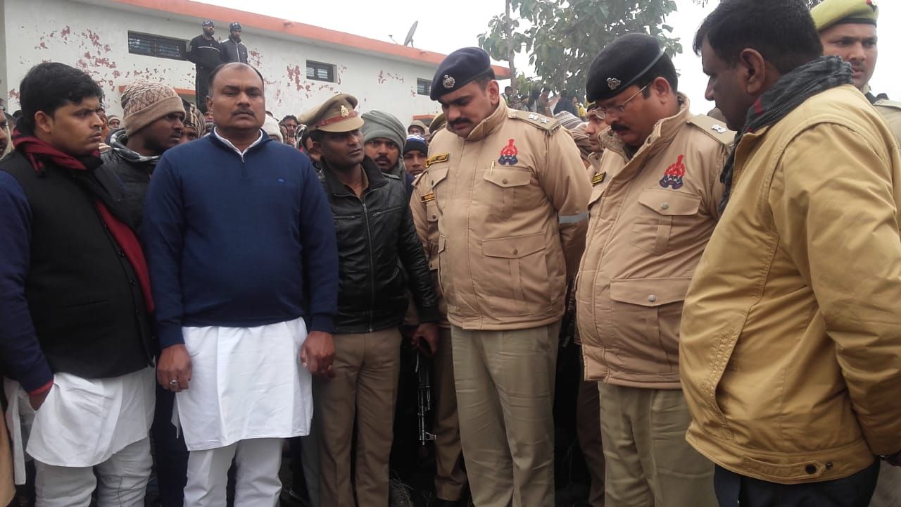 मऊ में सपा नेता की तड़के गोली मारकर हत्‍या, मौके पर पहुंची पुलिस