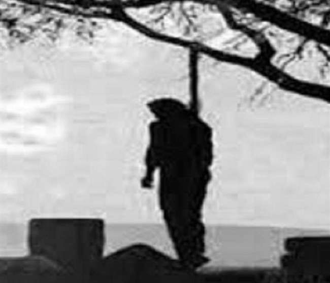 दो दिन से लापता था आर्डनेंस कर्मी, सुबह फैक्ट्री खुली तो लटक रहा था शव दो दिन से लापता था आर्डनेंस कर्मी, सुबह फैक्ट्री खुली तो लटक रहा था शव
