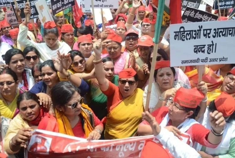 सपा महिला सभा कार्यकर्ताओं पर पुलिस ने चलायी लाठी, कई कार्यकताओं को गंभीर चोट आई