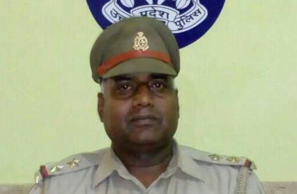 वीडियो वायरल होने पर रिश्वतखोर थानेदार हुआ सस्पेंड, केस भी दर्ज वीडियो वायरल होने पर रिश्वतखोर थानेदार हुआ सस्पेंड, केस भी दर्ज