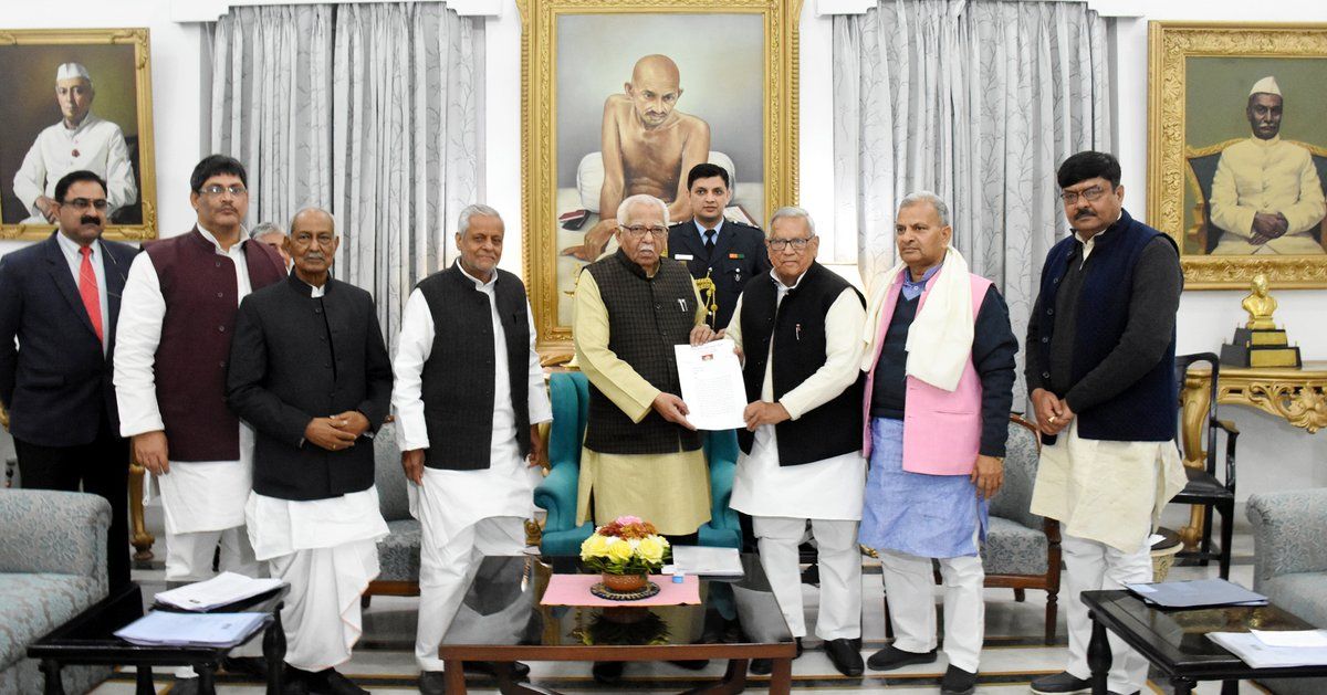 सपा के प्रतिनिधि मंडल ने राज्यपाल से की मुलाकात सपा के प्रतिनिधि मंडल ने राज्यपाल से की मुलाकात