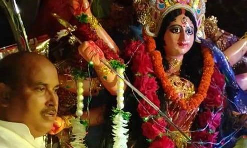 समाजसेवी घनश्याम तिवारी ने माँ दुर्गा की प्रतिमा का खोला पट्ट