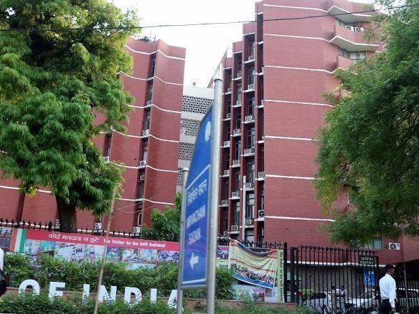 चुनाव आयोग ने किया मालदा के पुलिस अधीक्षक का तबादला, चुनावी ड्यूटी नहीं लगाने का दिया निर्देश