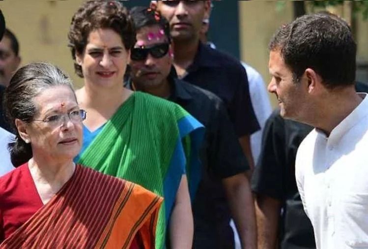 केंद्र सरकार का बड़ा फैसला: सोनिया, राहुल और प्रियंका की एसपीजी सुरक्षा वापस ली जाएगी केंद्र सरकार का बड़ा फैसला: सोनिया, राहुल और प्रियंका की एसपीजी सुरक्षा वापस ली जाएगी