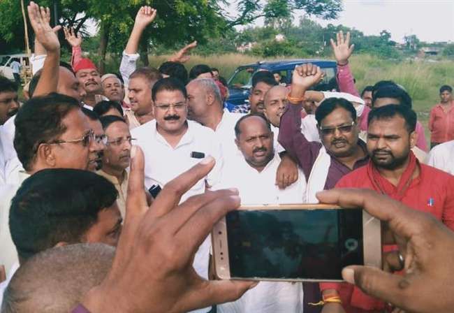 घोसी विधानसभा उपचुनाव में सपा उम्मीदवार सुधाकर सिंह का नामांकन निरस्त घोसी विधानसभा उपचुनाव में सपा उम्मीदवार सुधाकर सिंह का नामांकन निरस्त