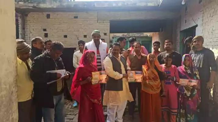बीजेपी जिलाध्यक्ष ने नागरिकता संशोधन अधिनियम 2019 का पत्रक वितरित किया